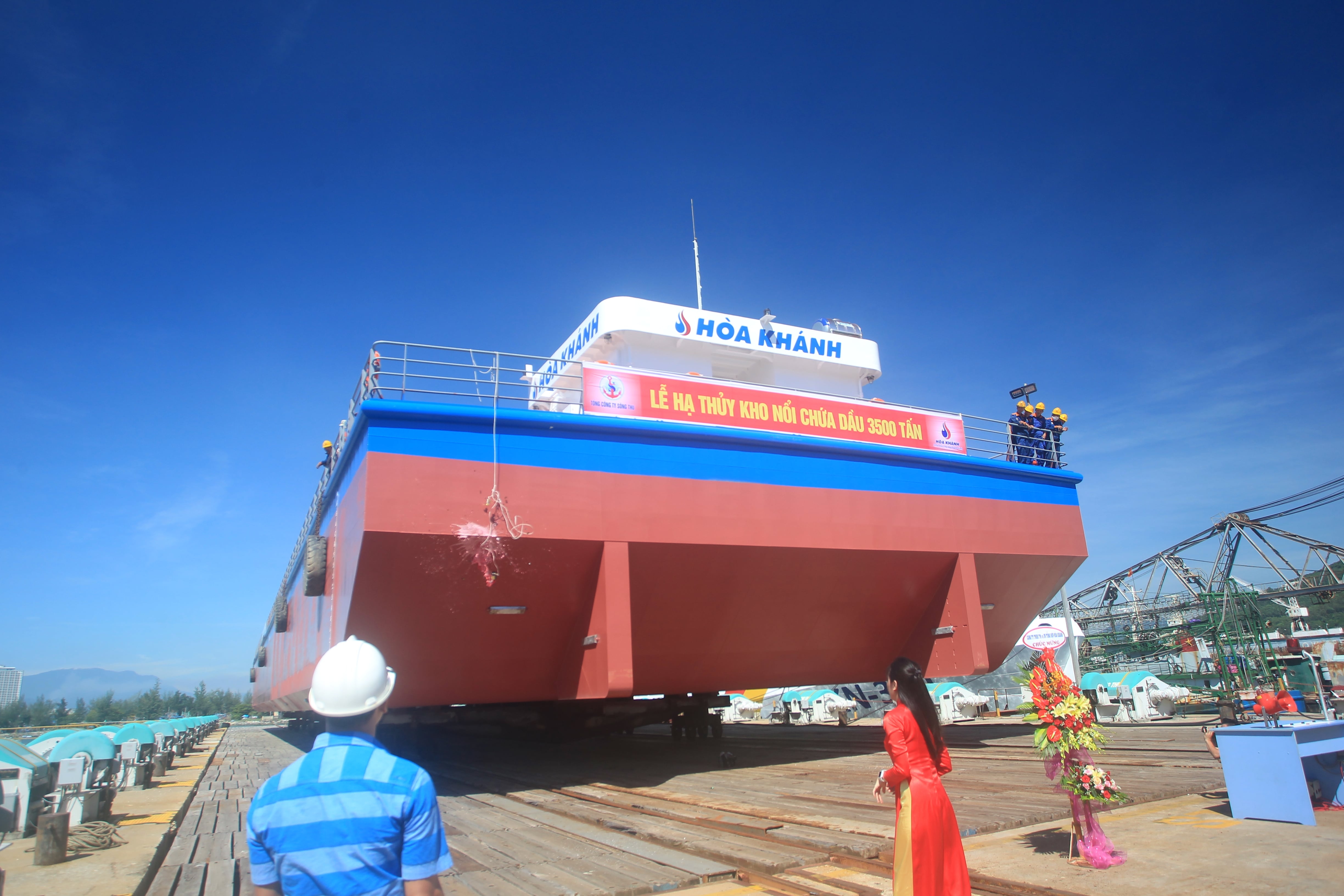 Launching ceremony of 3,500 ton oil barge in Da Nang